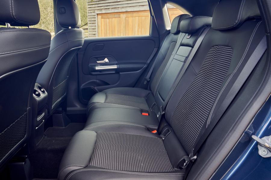 Интерьер Mercedes-Benz B180 Sport (W247) 2019 года  (UK) (фото 33 из 40)
